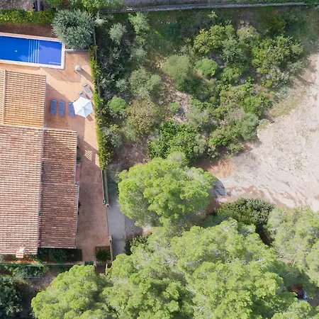 Villa Manresa In By Js